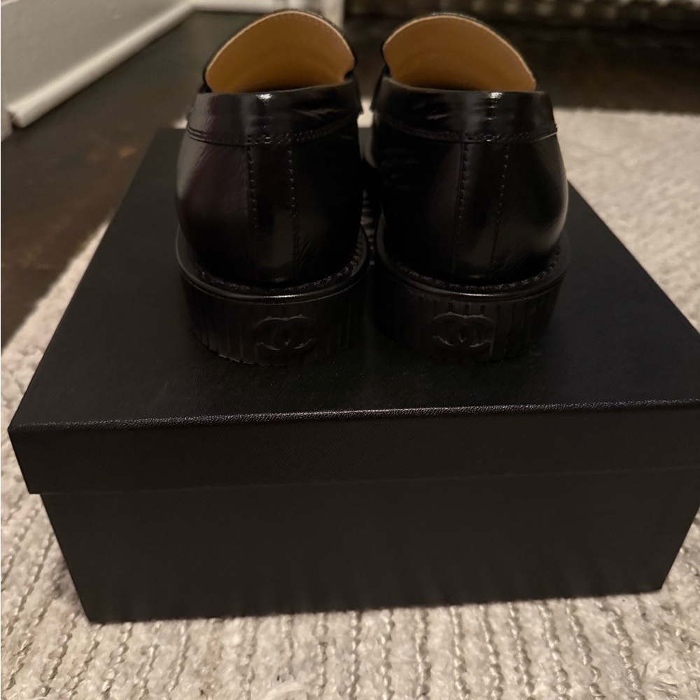 Chanel cruise 2024/2025 Shiny Crumpled Calfskin Black Moccasins - Picture 8 of 16